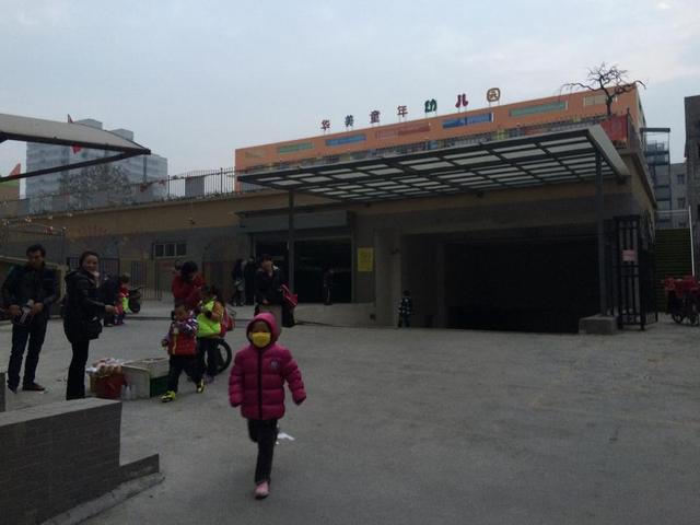 西安一无证幼儿园建“废墟”里 招生运行已3个月