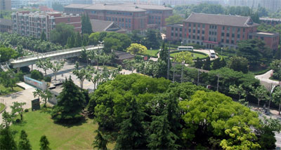 漕宝路120号校园风光